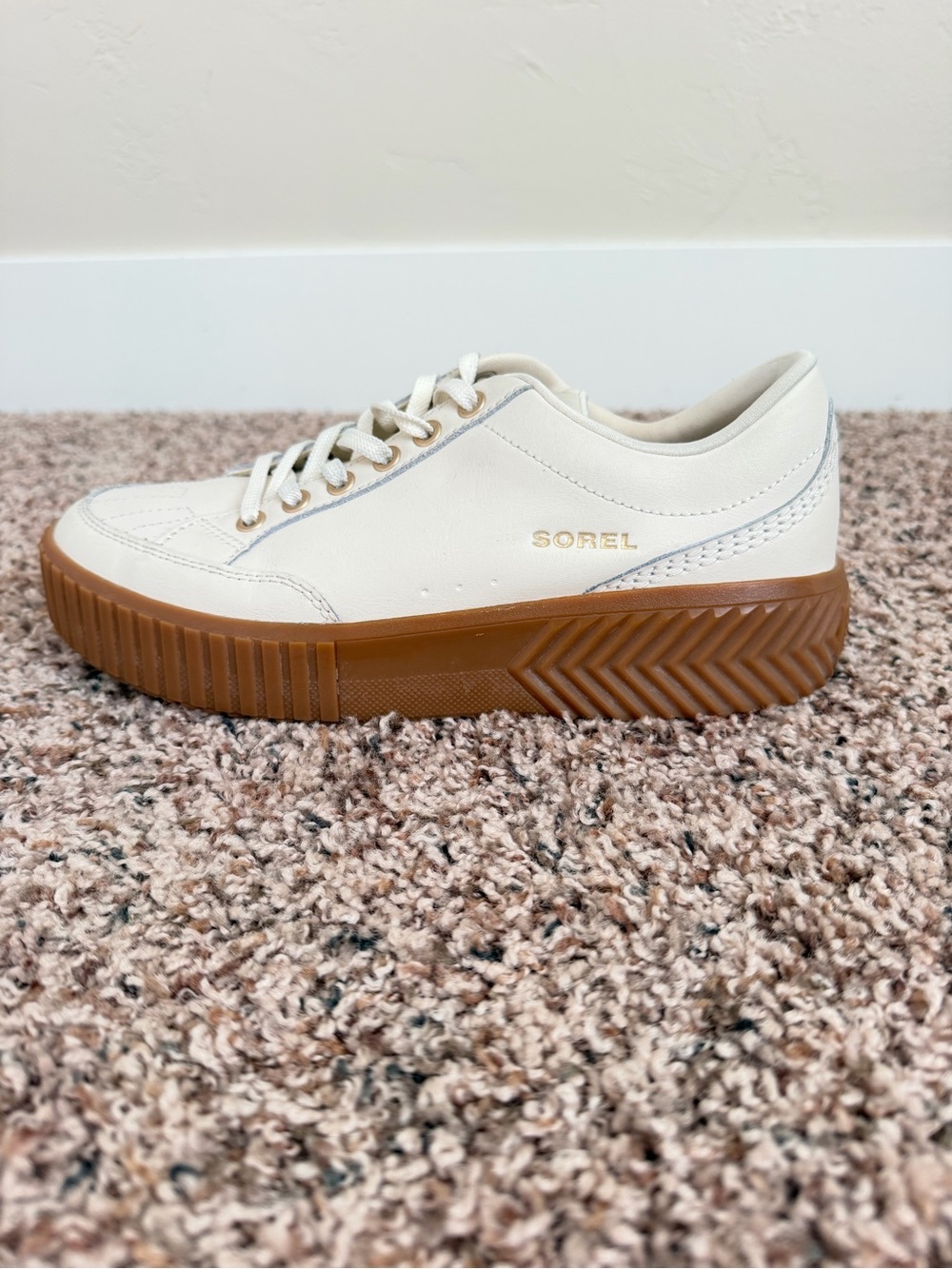 Sorel Out N About III Low Leather Platform Sneakers Cream Tan, Size 8.5 like NEW